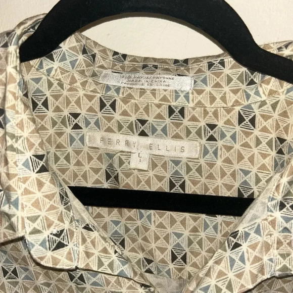 😍Perry Ellis 100% rayon short sleeve button down size large - Picture 2 of 10